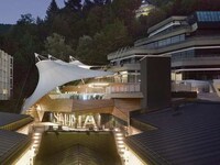 Curvaceous Canopied Retreats Image 2