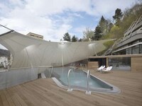 Curvaceous Canopied Retreats Image 4