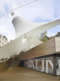 Curvaceous Canopied Retreats Image 5