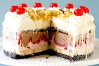 Sundae-Inspired Birthday Cakes Image 4