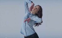 Curve-Enhancing Jeans Image 3