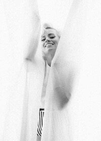 Monochromatic Bombshell Photoshoots Image 3