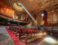 Decomposing Interior Captures Image 7