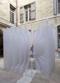 Optical Illusion Structures Image 5