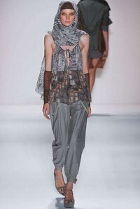 Chic Saharan Desert Wear Image 3