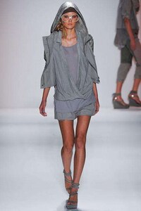 Chic Saharan Desert Wear Image 5