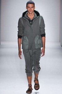 Chic Saharan Desert Wear Image 7