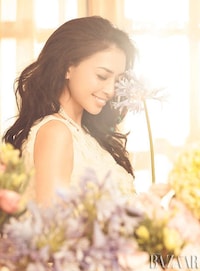 Overflowing Floral Photoshoots Image 4