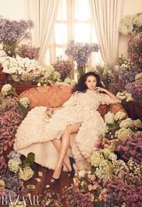 Overflowing Floral Photoshoots Image 6