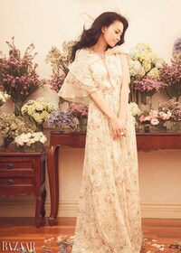 Overflowing Floral Photoshoots Image 8