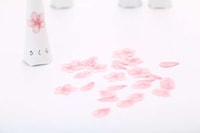 Elegant Japanese Party Poppers Image 3