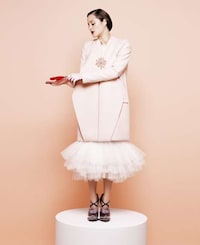30s Parisian-Inspired Fashion Image 4