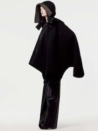 Dramatic Ebony Fashion Image 3