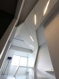 Angle-Wrapped Interiors Image 4