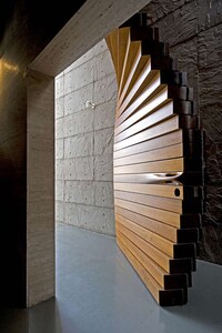 Atypical Curving Entranceways Image 5