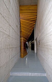 Atypical Curving Entranceways Image 6