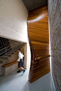 Atypical Curving Entranceways Image 7