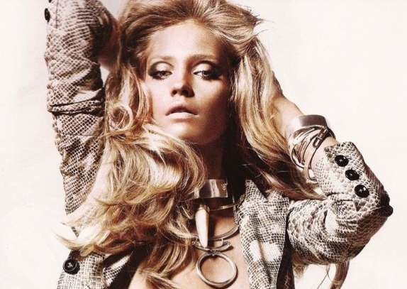 27 Hypnotizing Heidi Mount Spreads