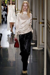 Minimalist Leather Paper Bags Image 6