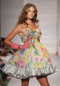 Super Bold Metallic Fashion Image 4