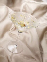 Gold Flakes Supreme Vodka Image 2