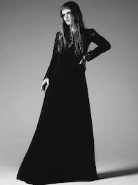 Regal Gothic Fashion Image 8