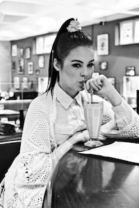 Retro Diner-Inspired Captures Image 2