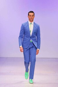Haute High Roller Runways Image 8