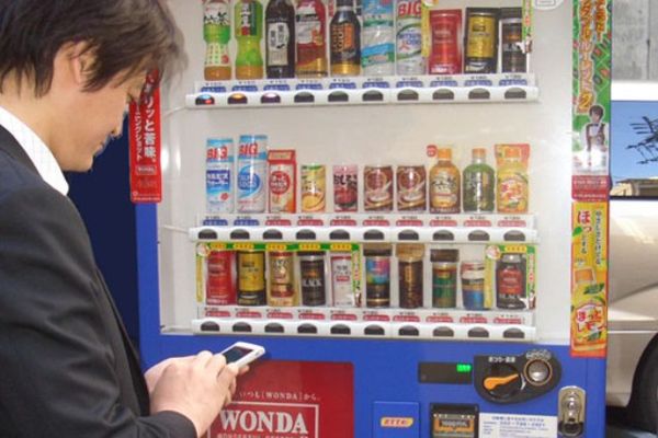 17 Interactive Vending Machines