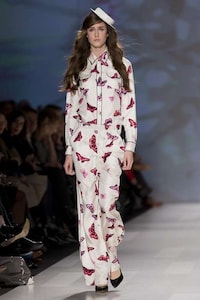 60s-Inspired Pastel Couture Image 4