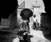 Dramatic Mourning Fashion Image 6