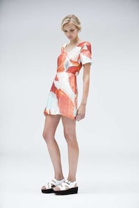 Minimalist Jersey Dresses Image 8