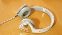 Fashionable Futuristic Headsets Image 8