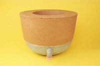 Material-Highlighting Kitchenware Image 3