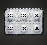 Fashionable Pill Sculptures Image 2