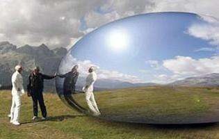 24 Ridiculously Reflective Buildings