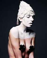 Sculptor-Inspired Photoshoots Image 7