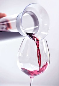 Wine-Sealing Decanters  Image 2