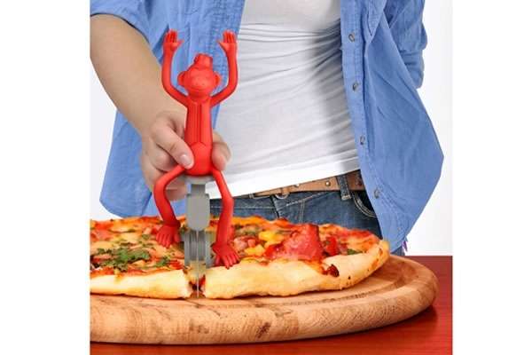 13 Sharply Designed Pizza Cutters