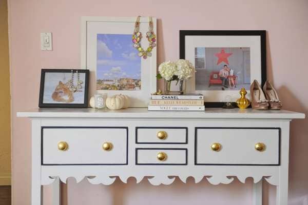 32 Cupcakes and Cashmere Features