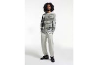 Streetwear Holiday Lookbooks Image 7