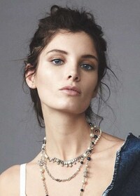 Flower-Infused Photoshoots Image 7