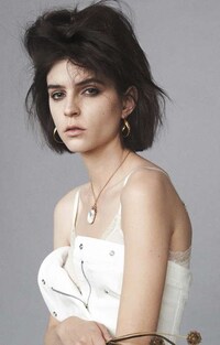 Flower-Infused Photoshoots Image 8