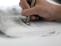 Minuscule Pointillism Portraits Image 7