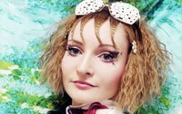 Zipper-Infused Hairstyles Image 7