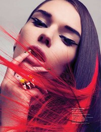 Double-Winged Eyeliner Editorials Image 5