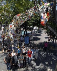 Bookish Giraffe Sculptures Image 2
