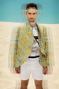 Hallucinatory Sahara Photoshoots Image 3