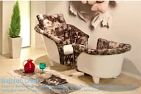 Upholstered Soaker Seating Image 4