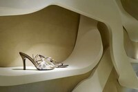 Hypnotic Ribbon-Lined Retailers Image 2